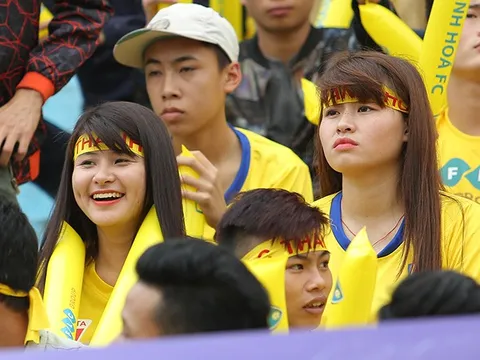 Hàng nghìn fan nữ Thanh Hóa “đốt cháy” Hàng Đẫy