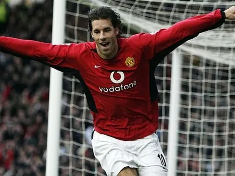 Công Vinh mang Berbatov đến Việt Nam: Mong đừng là bánh vẽ!