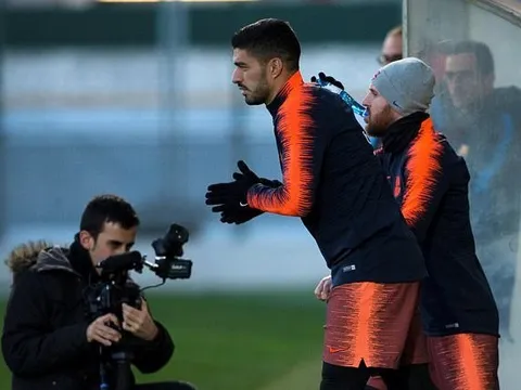 Valverde yêu cầu Luis Suarez cháy hết mình bất chấp thẻ phạt