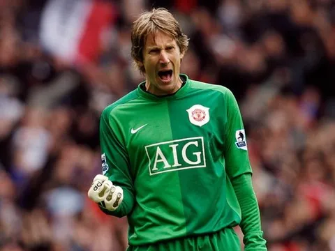 Van der Sar - Người Hà Lan bay vĩ đại tại Old Trafford
