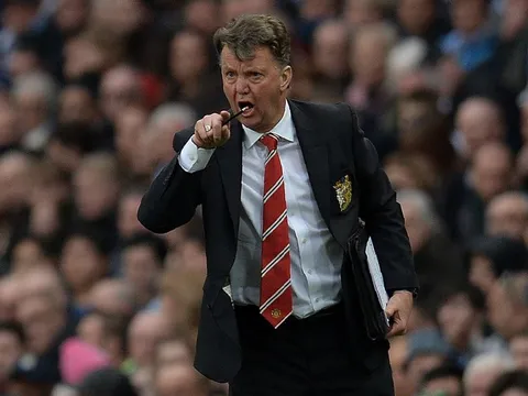 Van Gaal lại "nổi trận lôi đình" khi nhắc đến Man Utd