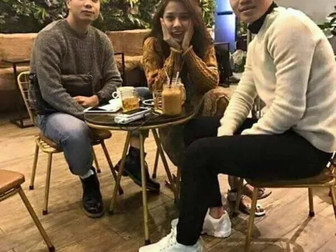 Công Phượng, Văn Toàn tươi tắn bên fan nữ trước ngày nhận Quả Bóng vàng