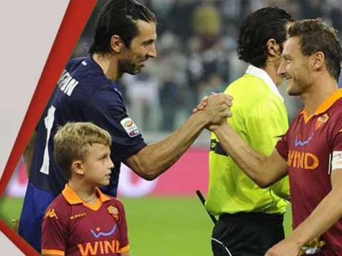 Vào ngày này | 28.1 | Huyền thoại Buffon - Totti thi nhau lập kỷ lục