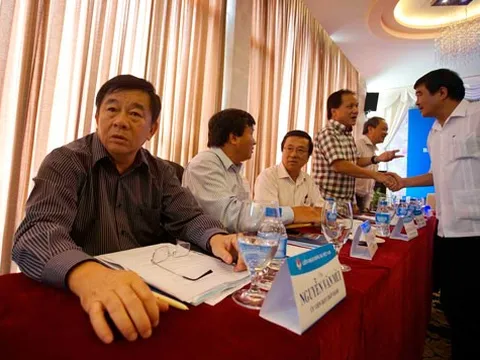 Kiểm soát trọng tài, vướng luật FIFA