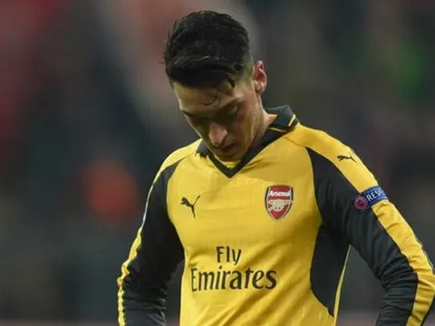 Vì đâu Oezil không thể ra sân trước West Brom?