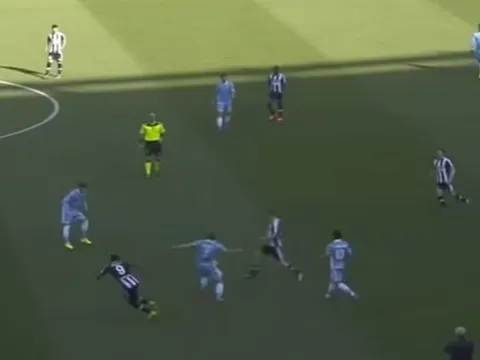 Vì sao các đội bóng Anh lại mê mệt Stefan de Vrij?
