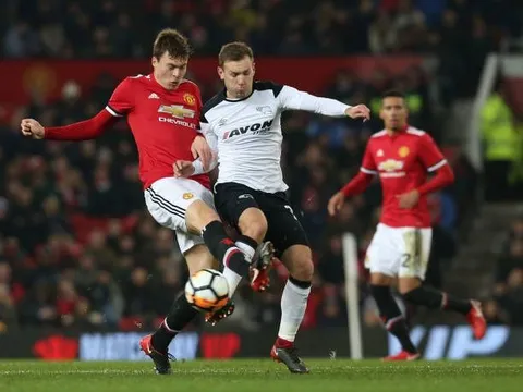 Victor Lindelof thể hiện ra sao trước Derby County?