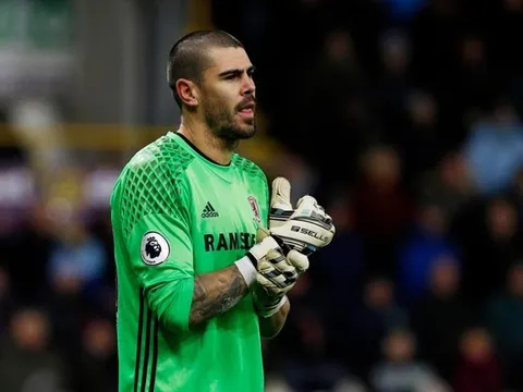 Victor Valdes mang họa vì lời nguyền quỷ ám