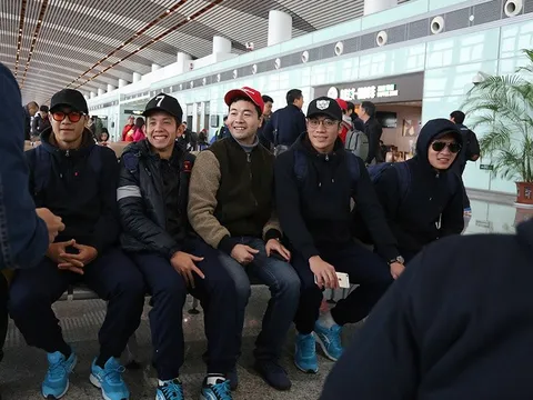 Tuyển thủ U23 Việt Nam: Về nhà sẽ cùng mẹ ra đồng!