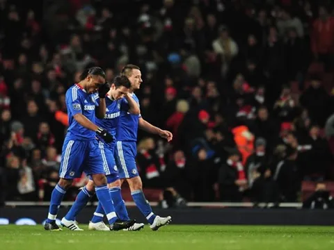 Tự truyện Drogba: 'Cận vệ già' Chelsea bị hắt hủi thế nào
