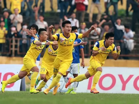 Giống HAGL, SLNA đem quân 9x đấu V-League