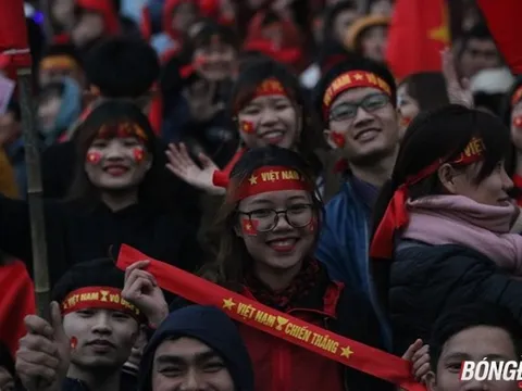 Vạn trái tim háo hức đón chờ những người hùng U23 Việt Nam hàng giờ trên sân Mỹ Đình