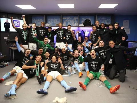 Vô địch League Cup, Man City ăn mừng cực nhiệt trong phòng thay đồ