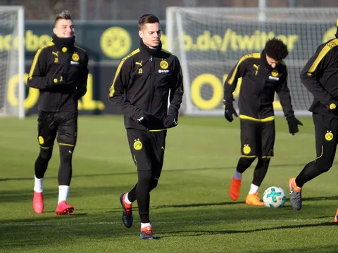 Vỏn vẹn 1 đội Futsal trên sân tập Dortmund