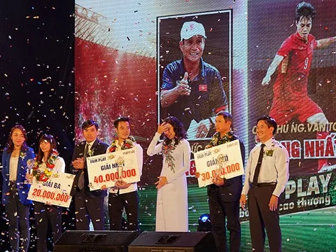 Văn Toàn được vinh danh tại giải Fair Play 2017