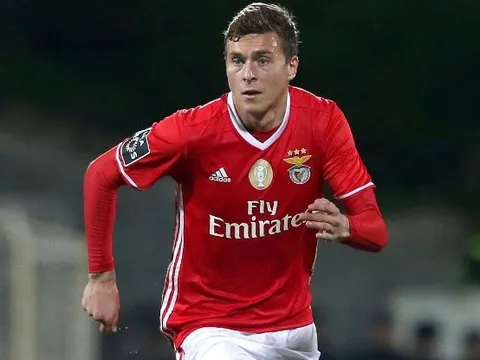 Vụ Lindelof, Man Utd bất ngờ gặp "kẻ phá bĩnh"
