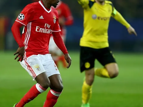 Vụ Man Utd mua Nelson: Cuộc đua tam mã