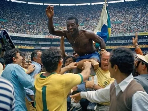 'Vua bóng đá' Pele bị đột quỵ