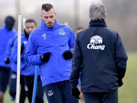 Vừa tới Everton, Schneiderlin đã lập ngay siêu phẩm