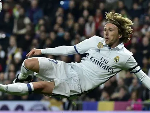 Vượt Rakitic, Modric giành giải thưởng lớn