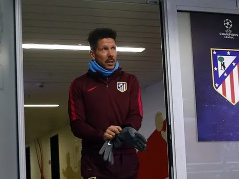 Chùm ảnh: Simeone xỏ giày vào sân tập, sẵn sàng chiến Leverkusen