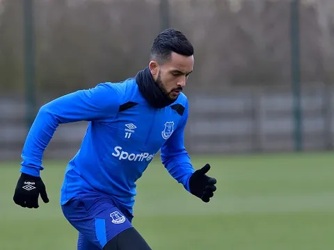 Walcott chạy hùng hục trên sân, quyết tìm lại phong độ thời đỉnh cao
