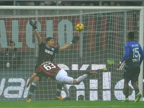 Cutrone dùng tay ghi bàn vào lưới Lazio, Milan tiếp tục mạch hồi sinh
