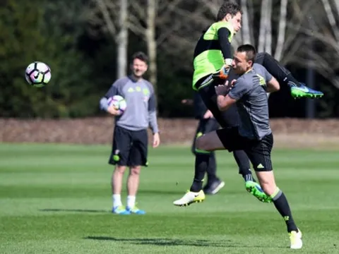 Begovic 'chặt chém' không tha một ai trên sân tập của Chelsea