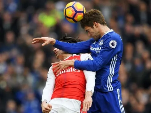 Wenger: "100% Alonso đã phạm lỗi với Bellerin"