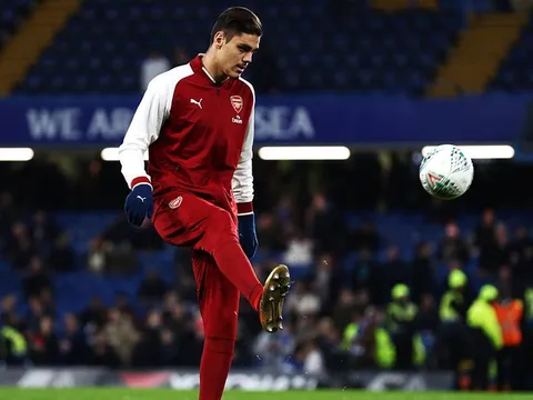 Wenger bất ngờ thay đổi kế hoạch, CĐV Arsenal lo lắng
