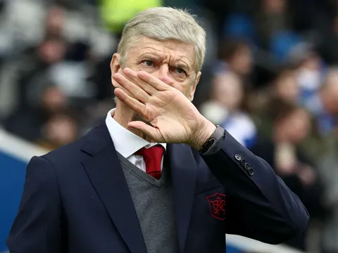 Wenger, Conte và những chiếc ghế HLV đang lung lay