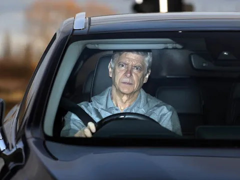 Wenger hồi hộp tới sân tập, chờ 'bom tấn' Aubameyang