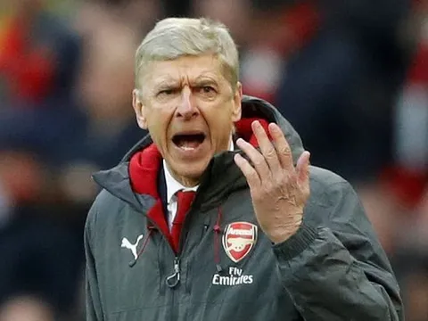 Wenger không lo mất ghế