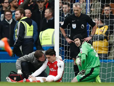 Wenger vẫn còn 'tức tưởi' vì trận thua Chelsea