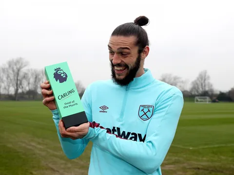 West Ham không muốn giữ, nhưng Chelsea cũng khó có Carroll