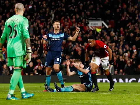 West Ham lo trả “nợ kép” cho M.U