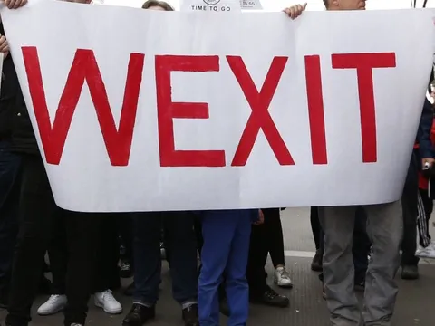 'Wexit': CĐV Arsenal tiếp tục phẫn nộ với Wenger