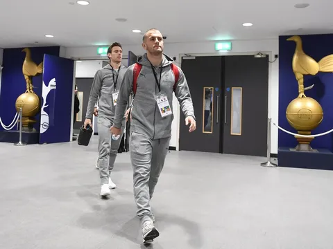 Wilshere ưỡn ngực, Arsenal hùng hổ vào Wembley