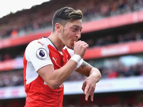 XÁC NHẬN: Oezil bị loại khỏi đại chiến Liverpool