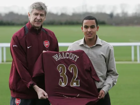 XÁC NHẬN: Vượt kiểm tra y tế, Theo Walcott cập bến Everton