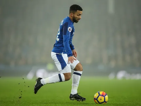 XÁC NHẬN: Walcott đẩy 'đồng môn' rời Everton