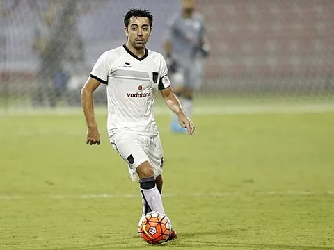 Xavi chơi bóng ở Qatar vẫn đỉnh như ngày nào