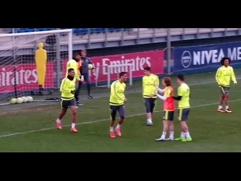 Xem Casemiro xỏ háng Cristiano Ronaldo