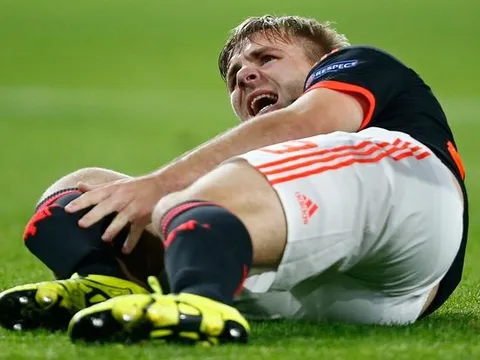 Xem lại chấn thương kinh hoàng của Luke Shaw trước PSV