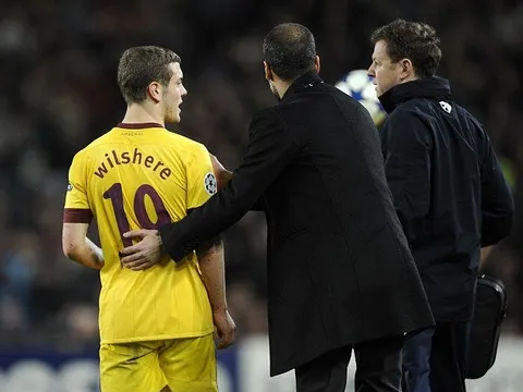 Xem lại màn trình diễn đỉnh cao của Wilshere vs Barcelona (02/2011)