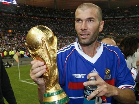 Zidane xử lí bóng tinh tế đến độ nào?