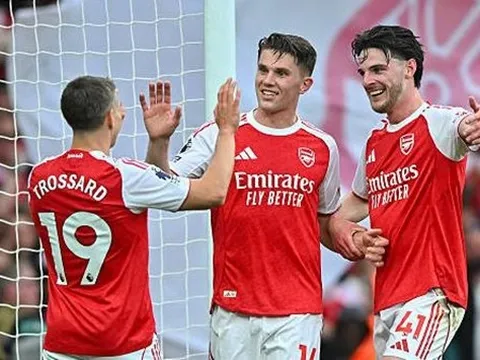 Arsenal thắng áp đảo Fulham để nới rộng cách biệt lên 6 điểm