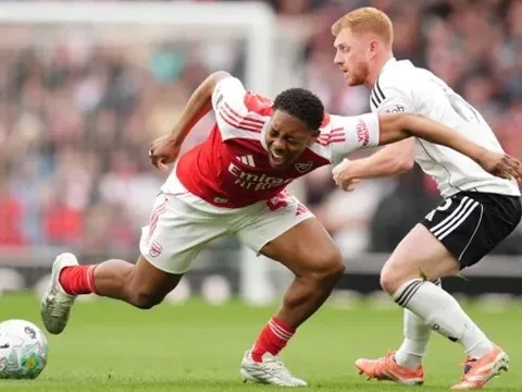 Myles Lewis-Skelly tỏa sáng đẩy Mikel Arteta vào bài toán khó