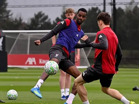 Liverpool mất Alexander Isak ở trận đại chiến với MU