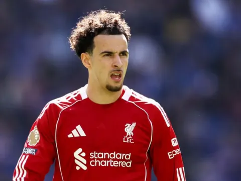Gary McAllister cảnh báo Curtis Jones về sai lầm nếu rời Anfield